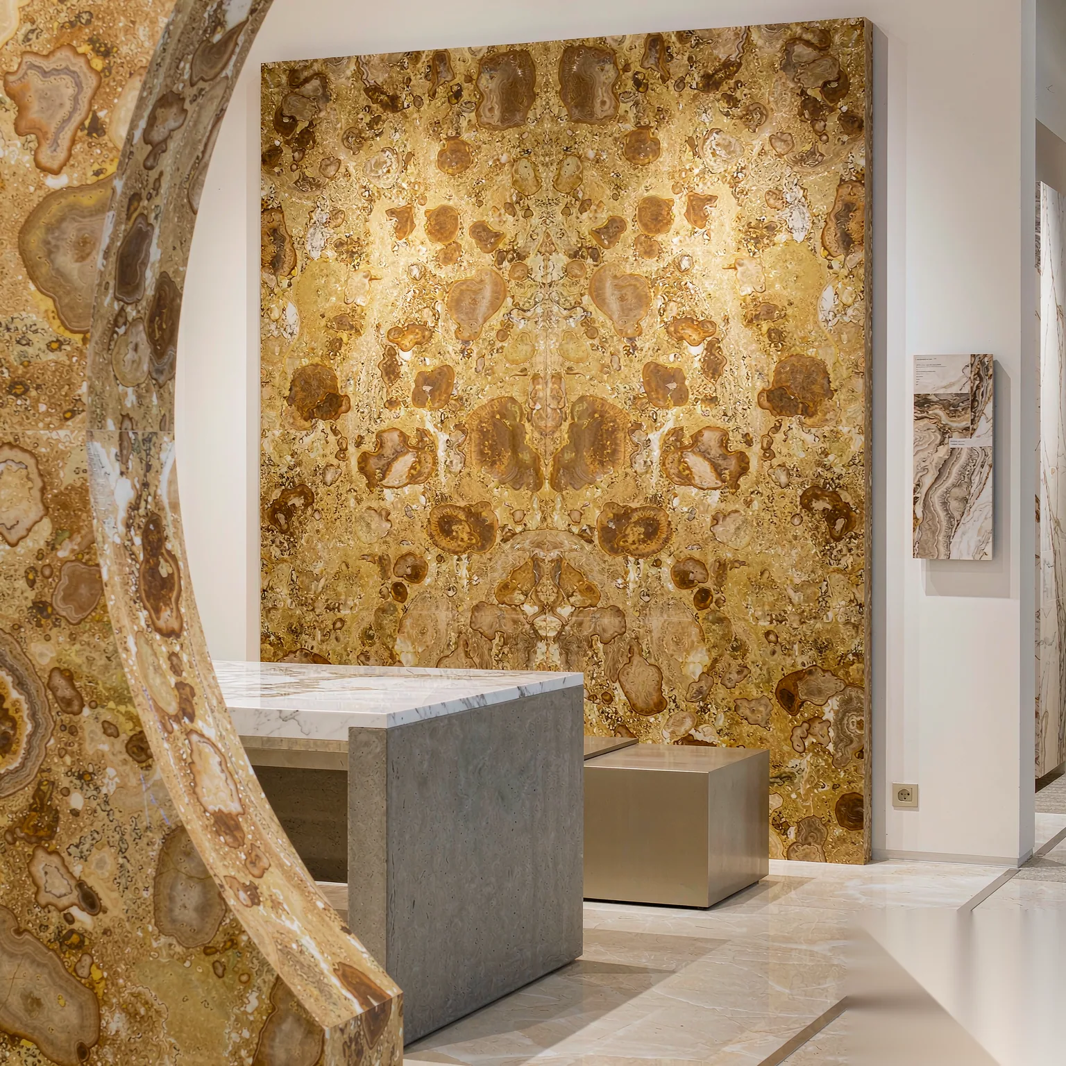 Bordeaux Gold — slab texture and application views