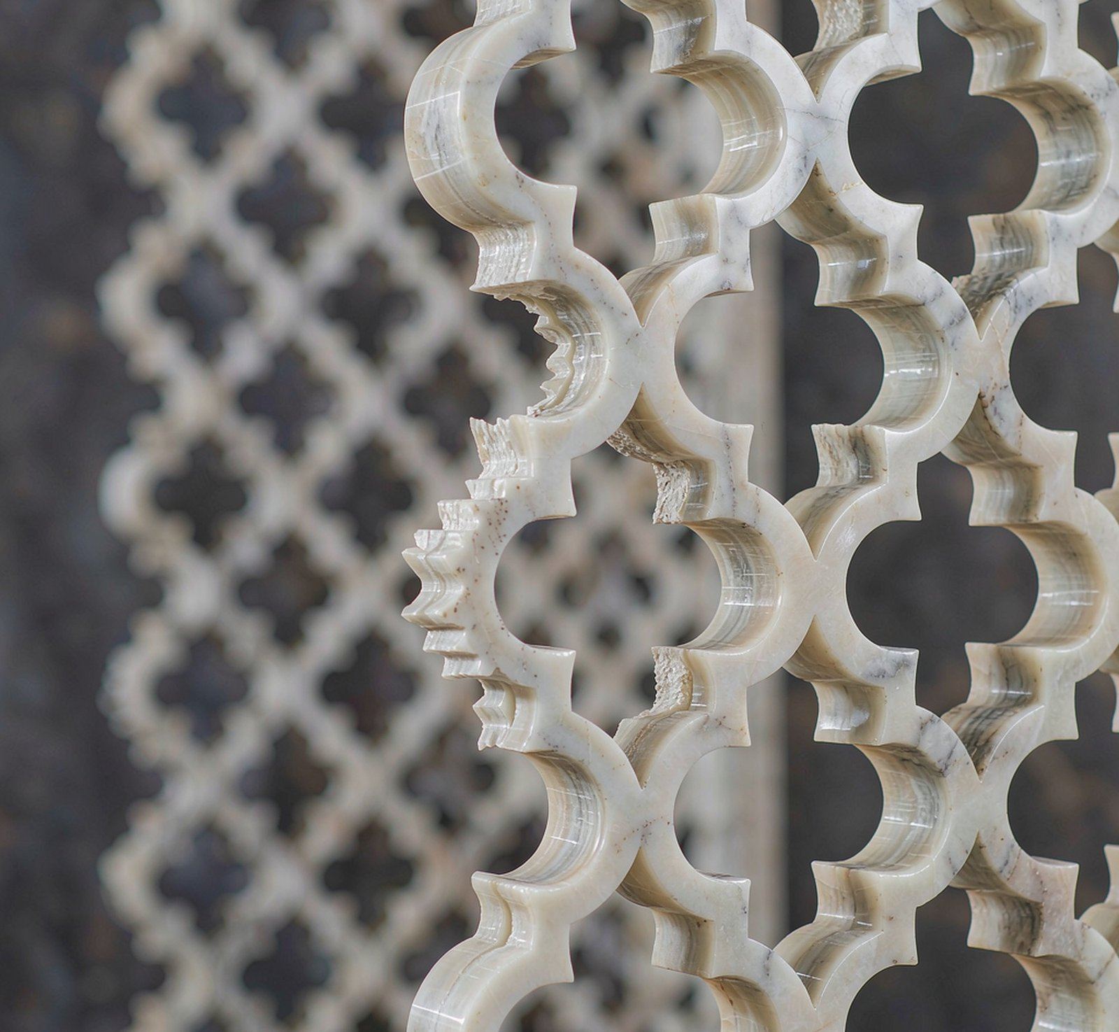 a hollowed-out marble screen partition with lattice cutouts 鏤空花格屏風 高清石材鑒賞 - 香港恆生石材
