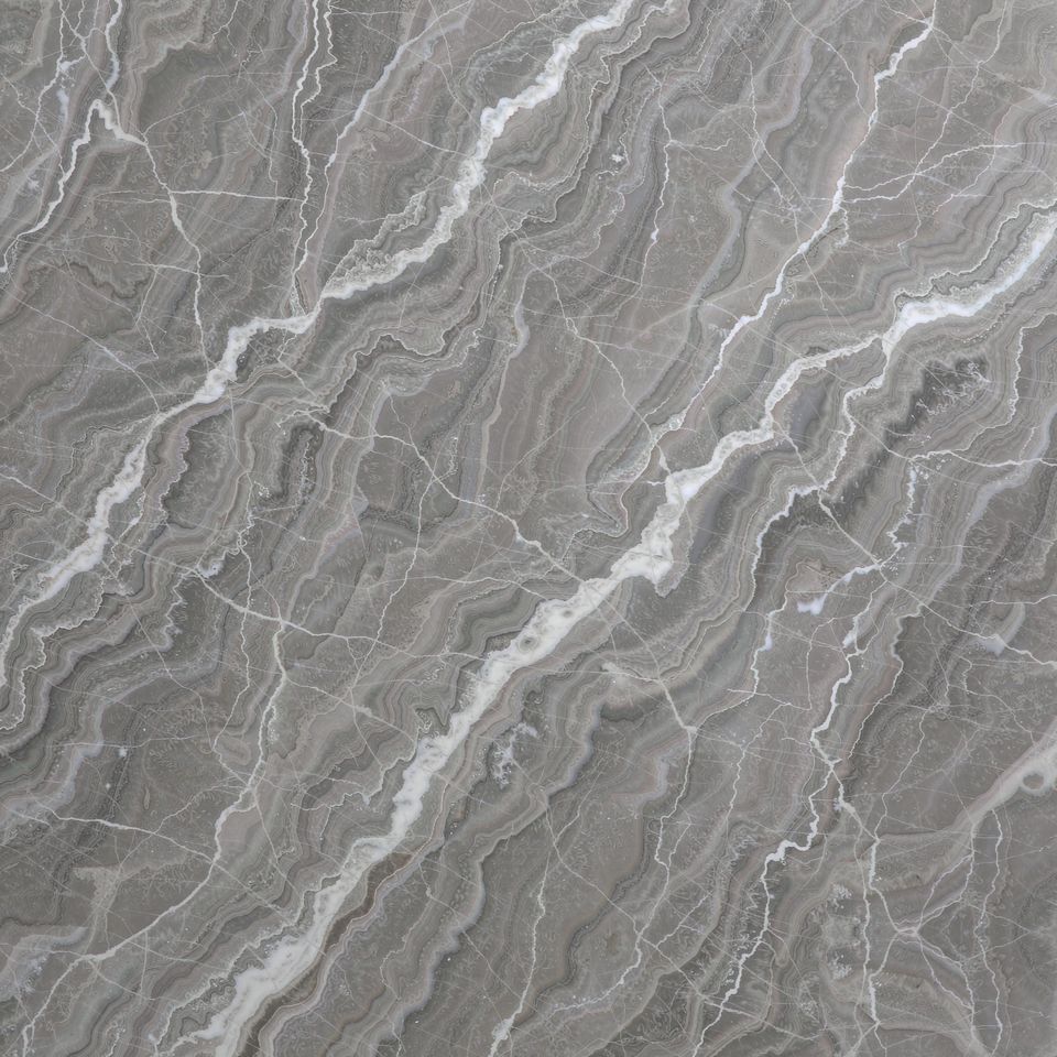 阿爾卑斯灰 Alpine Grey Marble 石材樣板圖,灰色系,產地意大利,產地意大利,體積密度2.73 g/cm³,吸水率≤0.34%,莫氏硬度3,適用於地面、牆身、檯面、客廳