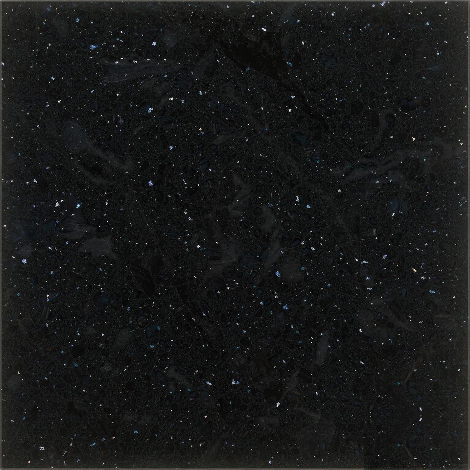 黑水晶 Black Crystal Marble 石材樣板圖,黑色系,產地中國,產地中國,體積密度2.69 g/cm³,吸水率≤0.49%,莫氏硬度4,適用於地面、牆身、檯面、特色牆