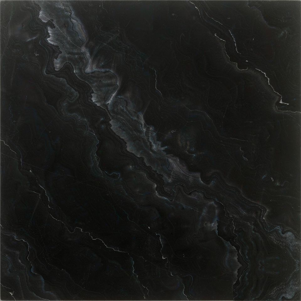 黑珍珠 Black Pearl Marble 石材樣板圖，黑色系，產地中國，產地中國，體積密度2.62 g/cm³，吸水率≤0.43%，莫氏硬度3，適用於地面、牆身、檯面、大堂、特色牆