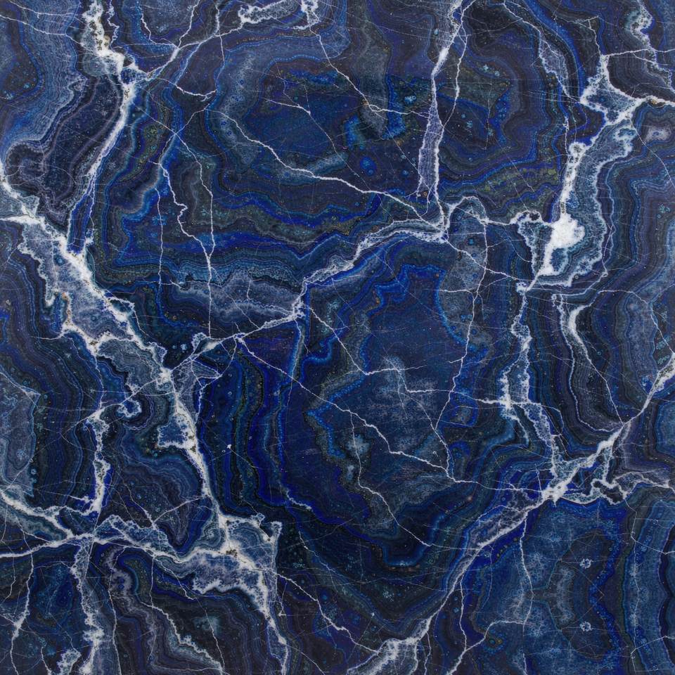 藍寶石 Blue Sodalite Gem Marble 石材樣板圖,藍色系,產地巴西,產地巴西,體積密度2.80 g/cm³,吸水率≤0.23%,莫氏硬度3,適用於牆身、檯面、特色牆、大堂