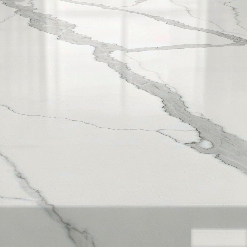 東方白 Oriental White Marble 石材樣板圖,白色系,產地中國,產地中國,體積密度2.73 g/cm³,吸水率≤0.23%,莫氏硬度4,適用於牆身、檯面、洗手間、地面、特色牆