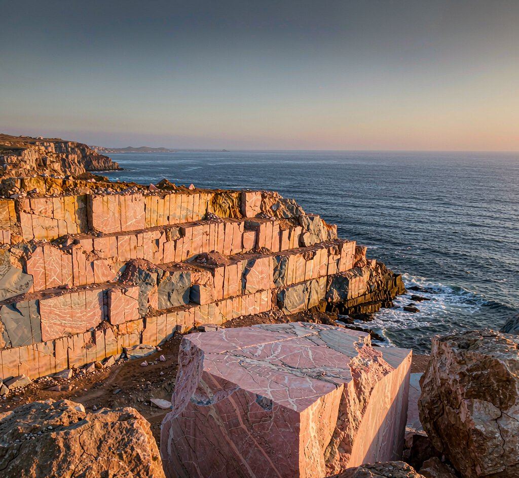 the Portuguese Pink marble quarry on the Atlantic coast 葡萄牙粉紅礦山 高清石材鑒賞 - 香港恆生石材