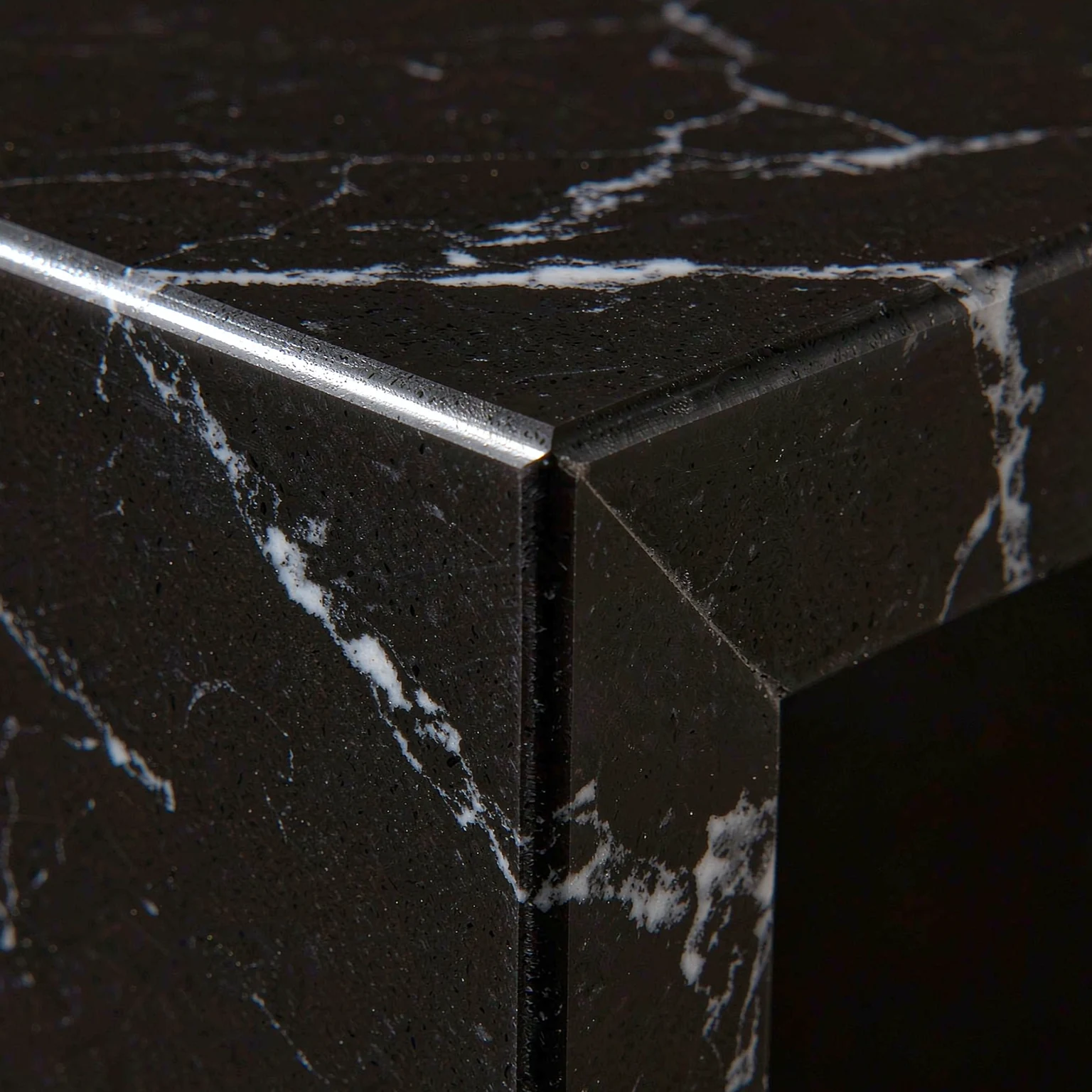 Panda Black White · cut edge and mitre detail